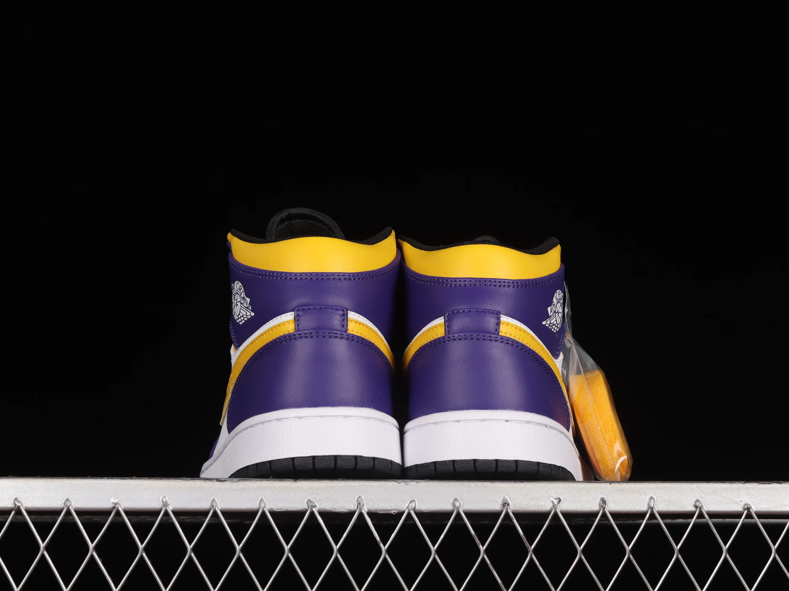 All categories Air Jordan Jordan series basketball shoes Air Jordan 1 Mid Air Jordan 1 Mid "Lakers" AJ1 Joe 1 Lakers color matching Zhongbang basketball shoes DQ8426-517